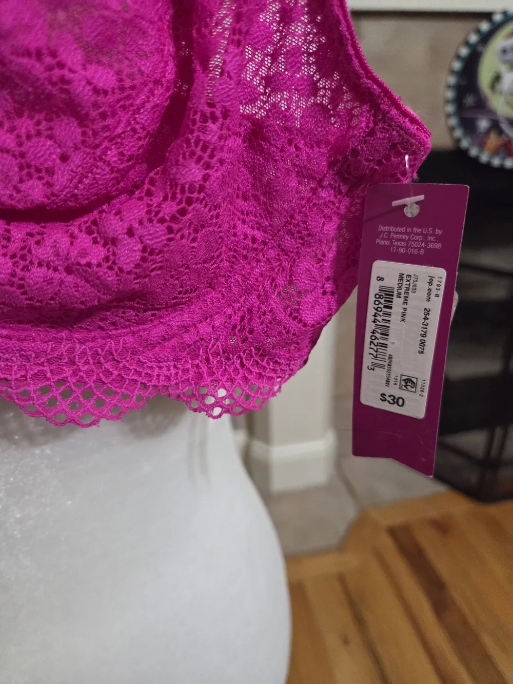 Ambrielle Lace Underwire Bra in Fuchsia